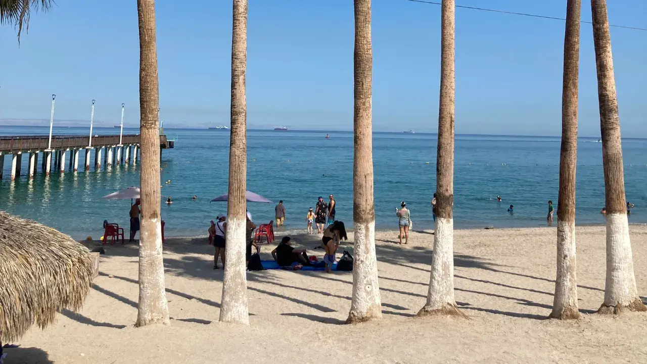 Some people enjoying Coromuel beach. 